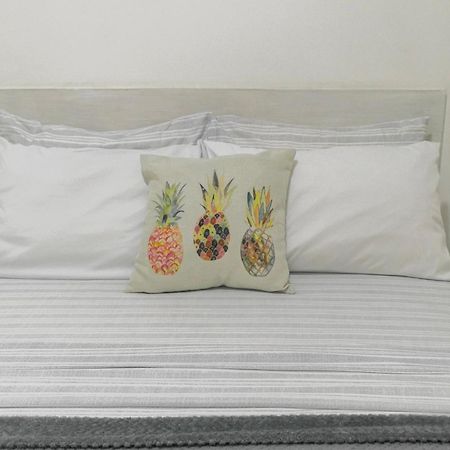 Pineapple House Hotel Бокас дел Торо Екстериор снимка