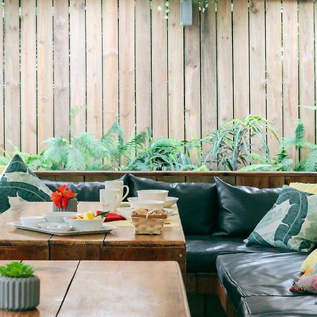 Pineapple House Hotel Бокас дел Торо Екстериор снимка
