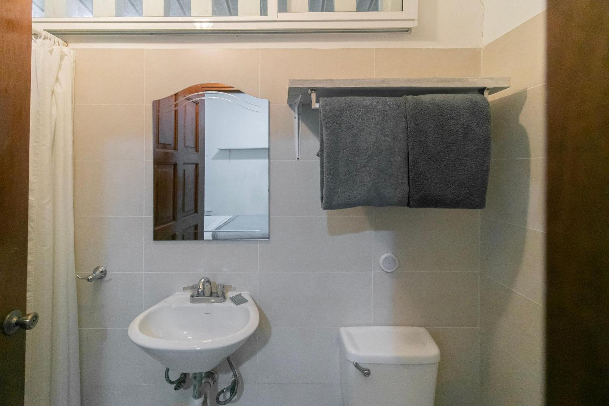 Pineapple House Hotel Бокас дел Торо Екстериор снимка