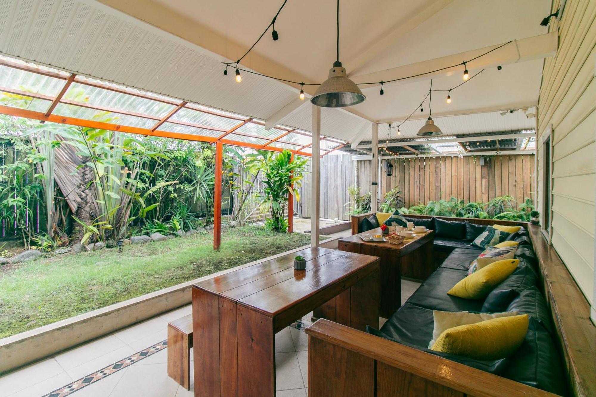 Pineapple House Hotel Бокас дел Торо Екстериор снимка